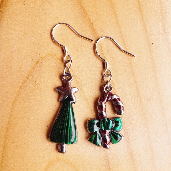 Made By Me OOAK Upcycled Vintage Painted Enamel Christmas Earrings - Picture 4 of 9